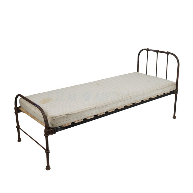 Black Rusted Bed 